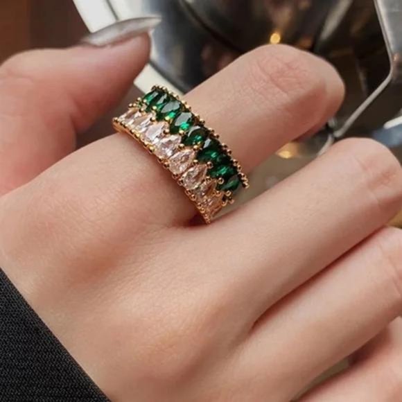 STERLING SILVER GREEN ADJUSTABLE RING, CUTE RING, SHINY RING. - Picture 2 of 4